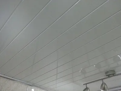 Как сделать потолок из пластиковых панелей - инструкция