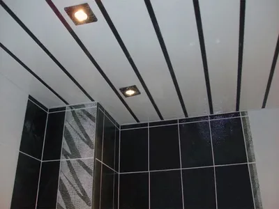 Пластиковый потолок в ванной комнате — один из лучших вариантов отделки👍🏻  Потолок в ванной из пластиковых панелей имеет.. | ВКонтакте