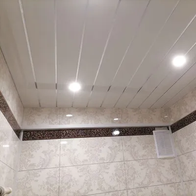 Монтаж потолка в ванной из пластиковой вагонки (панелей ПВХ) - YouTube