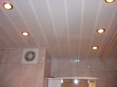 Потолок в ванной из пластиковых панелей: как сделать своими руками | ivd.ru