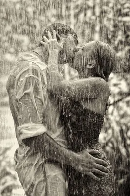 Поцелуй под дождем #3 - Картинка с эффектом дождя