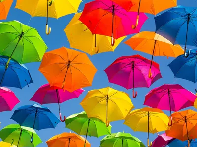 Скачать 1400x1050 зонтик, разноцветный, позитив, небо, радужный, яркий  обои, картинки стандарт 4:3