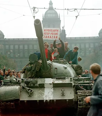 Пражская весна. Советские танки в Чехословакии. Вся правда о событиях 1968  года | Старый перец | Дзен