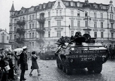 Польские БТРы возвращаются после подавления Пражской Весны, 1968 г | Пикабу