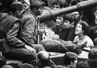 Пражская весна» 1968 года: воспоминания наших солдат. По-человечески, я  буду стрелять потому, что мне будет страшно | Рассказы о людях | Дзен