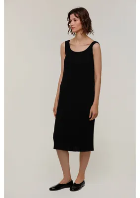 Черное трикотажное прямое платье с поясом 67950 за 384 грн: купить из  коллекции Like bombshell - issaplus.com