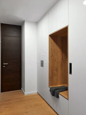 Встроенная прихожая Прато с белыми глянцевыми дверьми