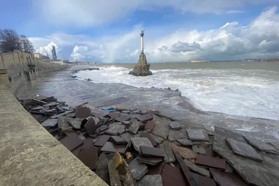 Феодосия - веб камеры города online: вид с новой набережной Приморского в  сторону Чауды в реальном времени