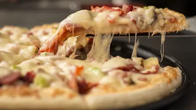 Пицца на сковороде за 5 минут – рецепт без теста, дрожжей и выпечки |  FoodOboz