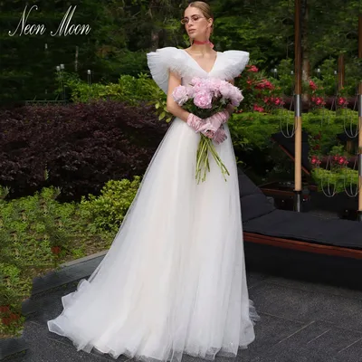 www.apilat.com.ua #свадьба #платье #гламур #пляж #церемония #длинное # простое #дизайнер #романтичное #u… | Beautiful wedding dresses, Weddind  dress, Wedding dresses
