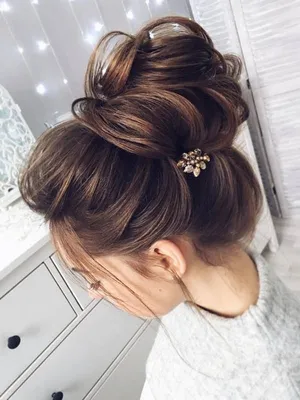 Прическа пучок 2018-2019 года, фото, идеи прически пучок на разную длину  волос | Wedding bun hairstyles, Long hair styles, Straight hairstyles