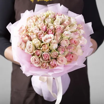 Купить «ПУДРОВЫЙ ВЕЕР», каталог «Букеты с розами» в Королёве - «Ameli» -  Интернет магазин цветов в Королеве.