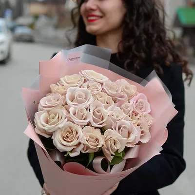 Композиция из стабилизированных пионовидных роз в пудровом цвете