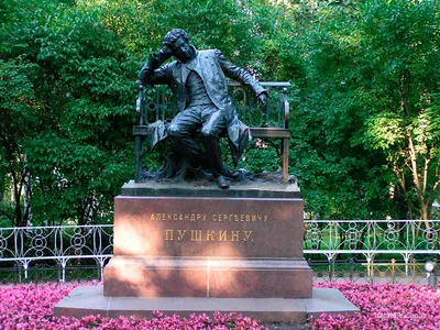 6 июня, в честь дня рождения великого поэта Александра Сергеевича Пушкина  (1799-1837), в России отмечают Пушкинский день.