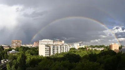 Над Москвой после дождя появилась двойная радуга - РИА Новости, 18.07.2022