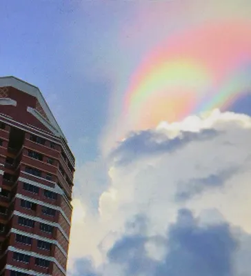 В небе над Сингапуром появилась изумительная \"огненная радуга\"