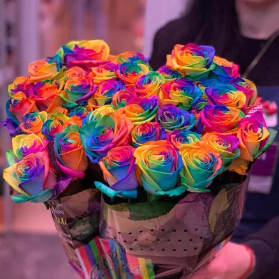 Радужные розы купить в Москве по выгодной цене c бесплатной доставкой ✿  Интернет-магазин Bella Roza