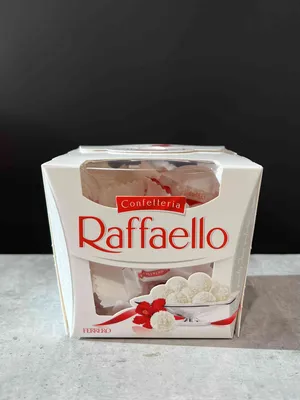 Конфеты \"Raffaello\" с цельным миндальным орехом, в кокосовой обсыпке, 200гр  – купить оптом и в розницу в Москве и Московской области – Городская База  Цветов