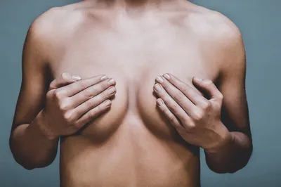 Рак груди: первые внешние признаки, симптомы, как часто обследоваться |  Пояснения | ЛІГА.Life