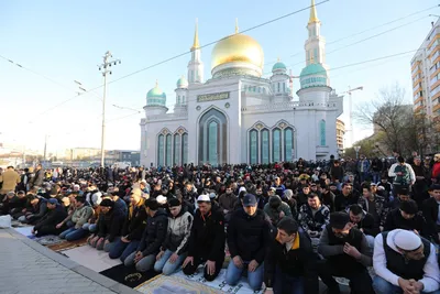 Мусульмане Москвы в молитве встречают месяц Рамадан | Фото