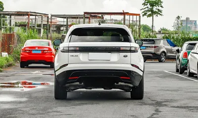 Фото салона автомобилей Range Rover Velar . Интерьер Range Rover Velar. Фото  #2