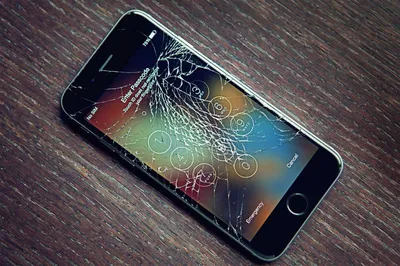 Почему нельзя использовать смартфон с разбитым экраном? - Mobcompany.info