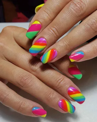 Маникюр с разноцветными пальцами: 7 ярких и нежных сочетаний для лета