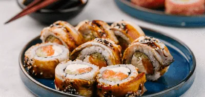 Роллы, как одно из популярных блюд с морепродуктами - Икорный Магнат