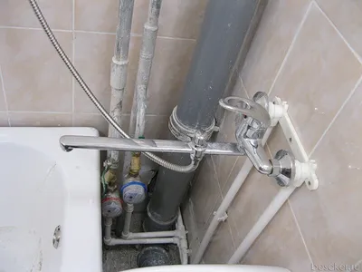 Разводка труб в ванной и туалете, как сделать правильно