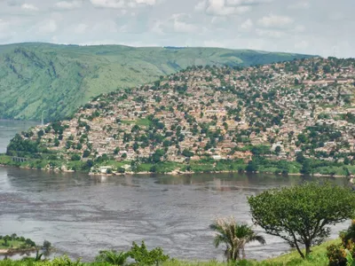 Исследуйте красоту Реки Конго: Фото в высоком разрешении для фона на вашем устройстве