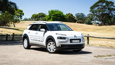 2018 Citroen C4 Cactus Onetone v Renault Captur Intens comparison - Drive