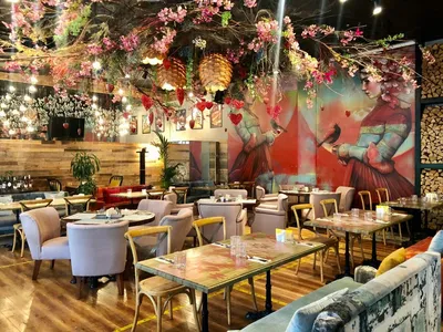 Бесплатный купон: Ресторан «Орхидея-М» — поистине царские интерьеры 3-х  залов + VIP-зал! Скидка 50% на меню, бар и бильярд - акция до 14.09 на  bOombate (Москва)