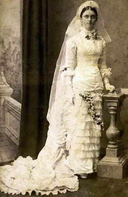 Abiti da sposa dell'epoca vittoriana - foto rare | Victorian wedding dress,  Antique wedding dresses, Old wedding dresses