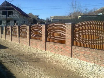 Вертикальный резной забор из дерева купить по цене 2506 руб в Москве с  установкой под ключ