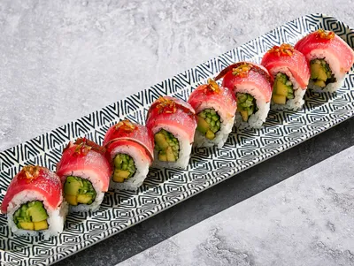 А какие роллы/суши твои любимые?😏🍣 Пиши в комментариях👇 Ps. мои с  лососем теплые☺️ | Роллы, Суши, Кафе