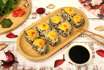Запеченные роллы с курицей под спайси соусом рецепт с фото пошагово -  1000.menu