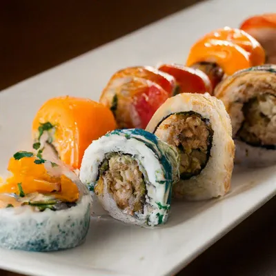 Горячие роллы с курицей