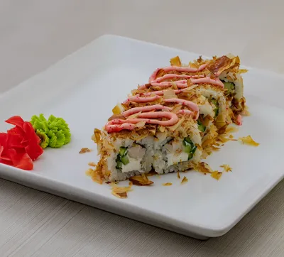 Темпура ролл с курицей. Запеченные роллы. Японская кухня доставка на дом  Петрозаводск.