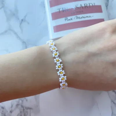 Delicate beaded daisy chain choker without a needle - YouTube