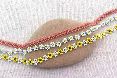 Ромашка из бисера: схемы для поэтапного плетения из бисера браслетов и  полевых объемных цветов на проволоке своими руками (100 фото)