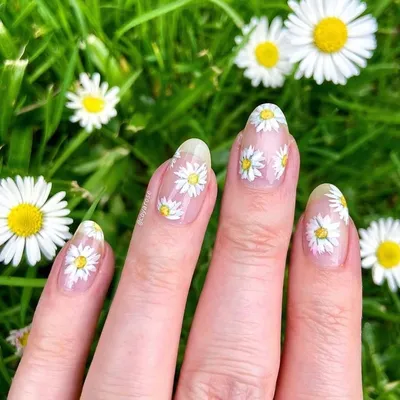Летний маникюр. Дизайн ногтей на лето. Ромашки на ногтях. | Bright acrylic  nails, Floral nails, Nails