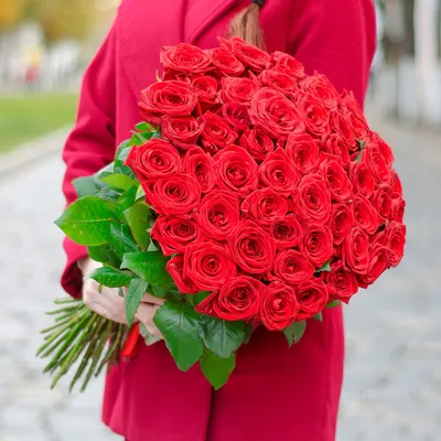 ✓ 51 красная роза (Россия) ◈ Купить он-лайн в интернет-магазине цветов  Цветариус ◈ Цена - 4 285 руб. ◈ (Артикул - бц055)