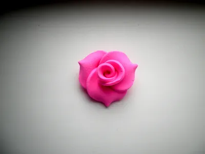 Купите Сахарный цветок Роза из мастики красная, диаметр цветка 4см за 80  руб. Интернет-магазин «Неслипнется!»