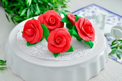 Белый торт с розовыми цветами | Desserts, Cake, Frosting