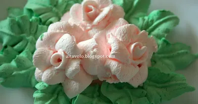 Пошаговое фото изготовления роз и листочков из крема.