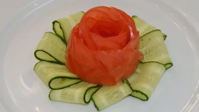 Рецепт: Роза из помидора на RussianFood.com