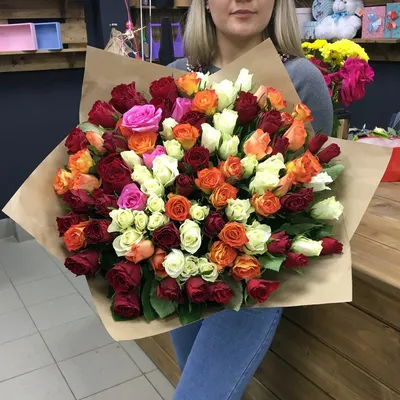 Букет из 51 роза кении 35-40 см микс купить в Барнауле с бесплатной  доставкой | Розы недорого оптом розница