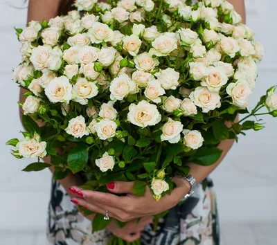 Кустовая кремовая пионовидная роза - Интернет-магазин цветов и подарков \" Rose Queen\"