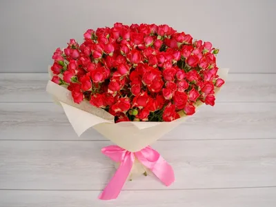 Букет из белых кустовых роз (39 шт) купить с доставкой в интернет-магазине  за 9900р. Позиция № 36