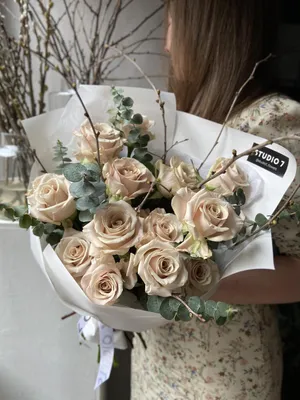 Розы в коробке купить | Доставка цветов Москва | Интернет-магазин  dakotaflora.com